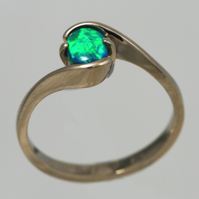 18k WHITE GOLD  Ring with BLACK OPAL Neon green continually moving